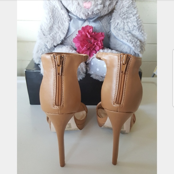 Tan Heels - Picture 5 of 5